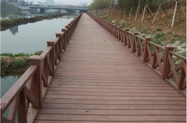 防腐木栈道